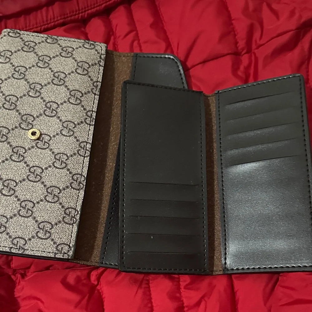 Gucci Black and Beige GG Continental Wallet - Picture 3 of 4